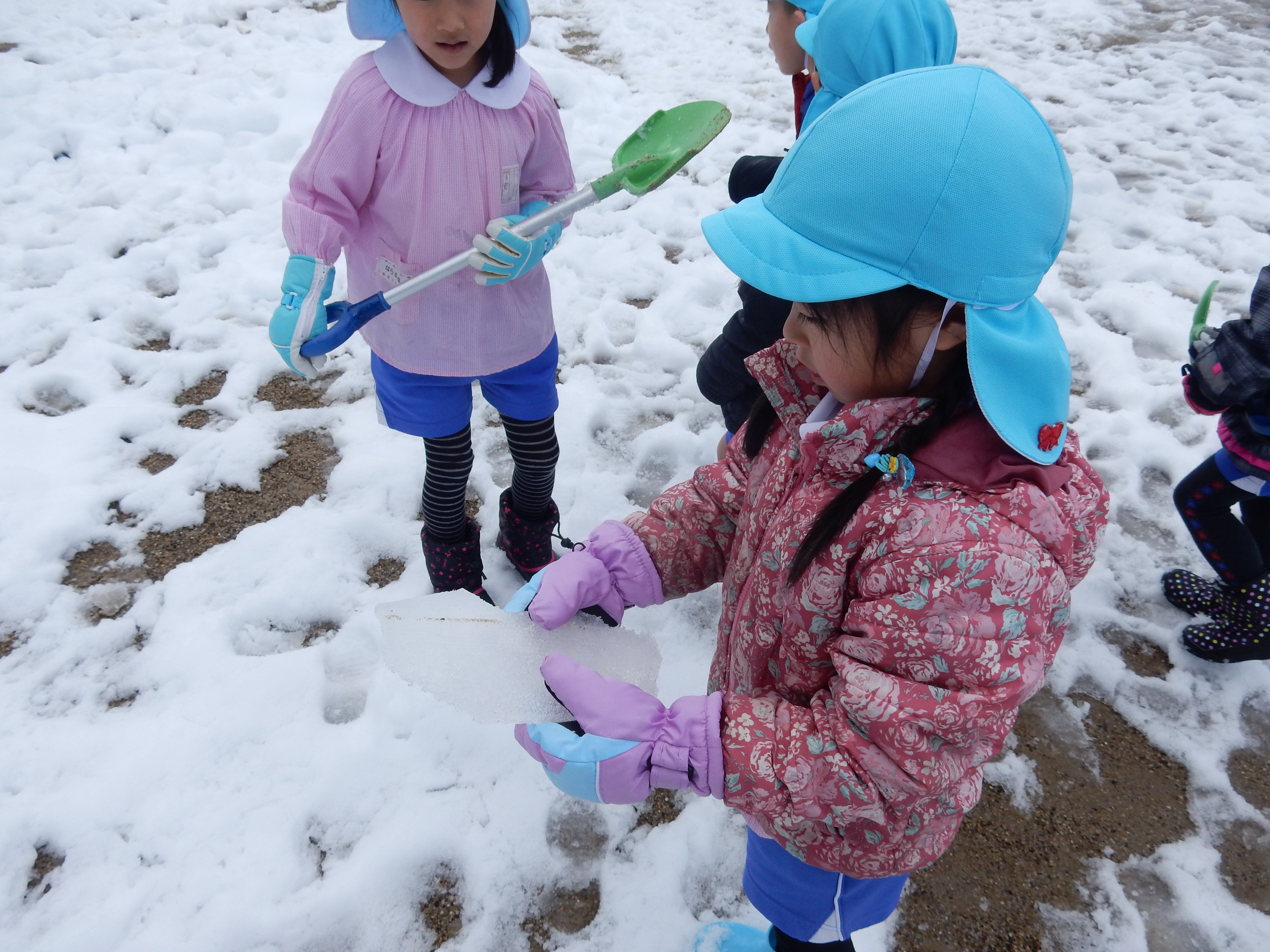 楽しい雪遊び 聖家族幼稚園 京都府南丹市 カトリック