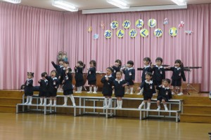幼稚園では・・・ 幼稚園では・・・